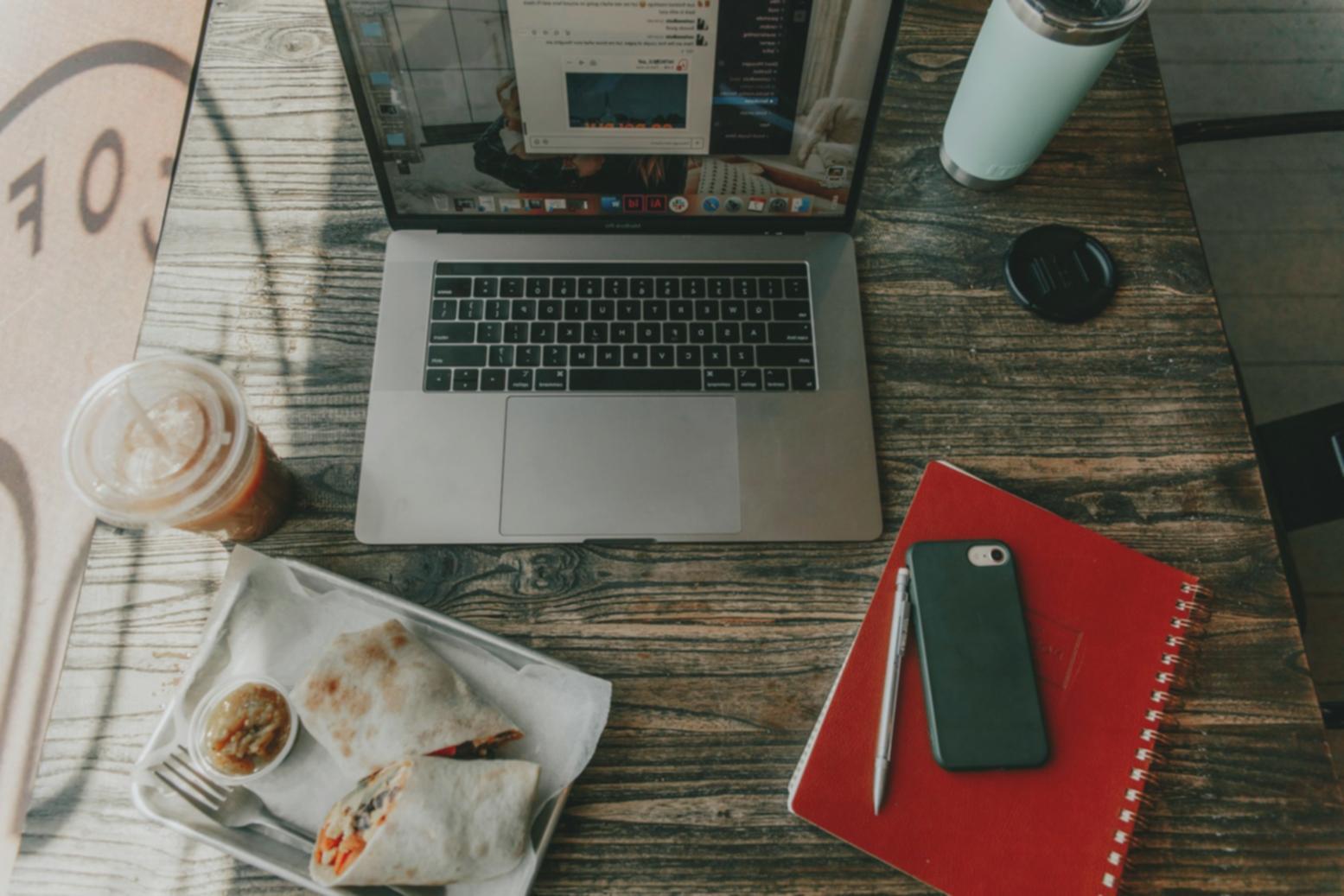 Eğitim sürecinde öğrencilerle birlikte kod geliştirme çalışması